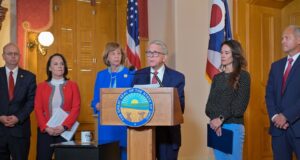 Gov. DeWine calls for ban of cell phones in schools