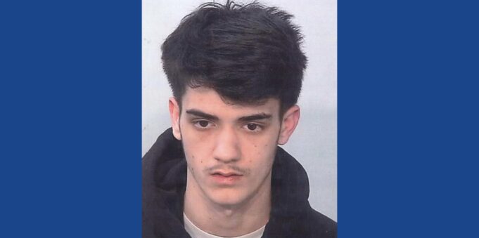 Police searching for wanted fugitive in Indiana