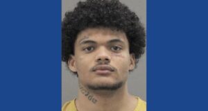 Police searching for wanted fugitive in Illinois