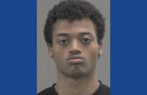 Police searching for wanted fugitive in Illinois