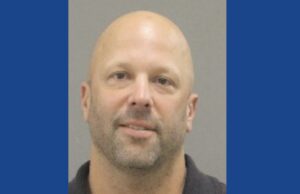 Police searching for wanted fugitive in Illinois