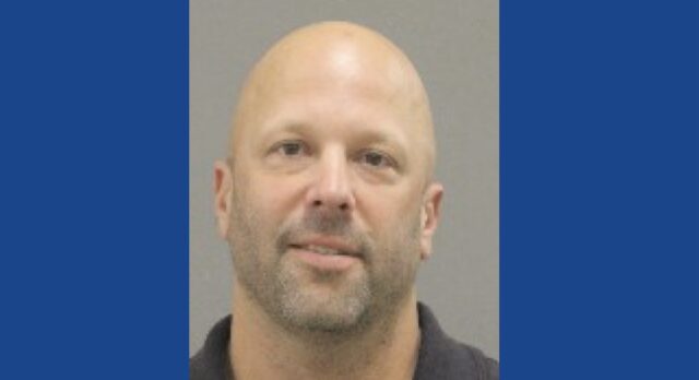 Police searching for wanted fugitive in Illinois