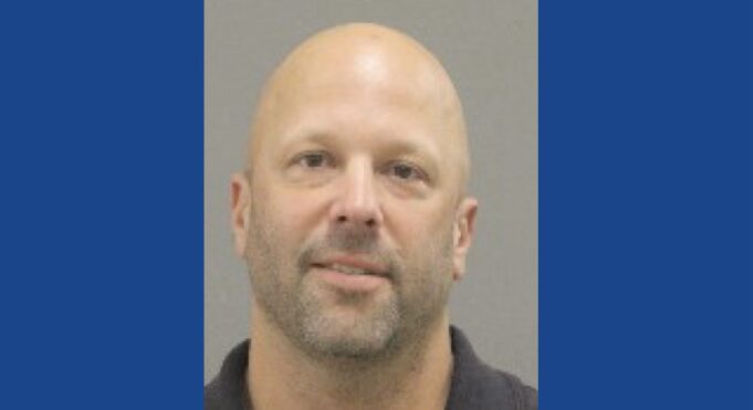 Police searching for wanted fugitive in Illinois