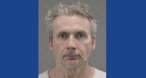 Police searching for wanted fugitive in Illinois