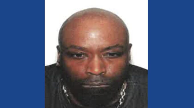 Police searching for wanted fugitive in Kentucky