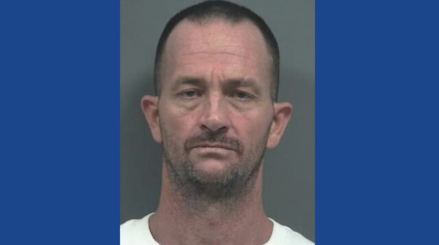 Police searching for wanted fugitive in Florida