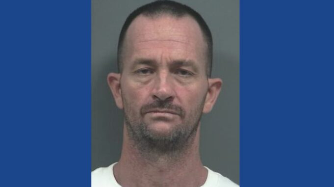 Police searching for wanted fugitive in Florida