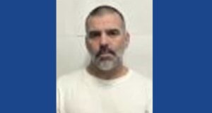 Police searching for wanted burglary suspect in Kentucky