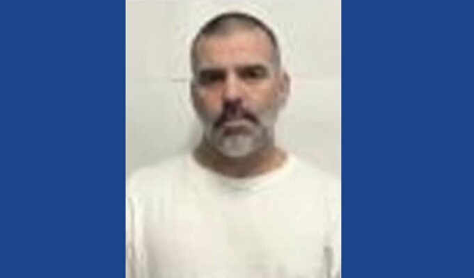 Police searching for wanted burglary suspect in Kentucky