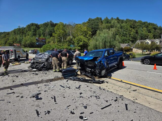 Two people injured following vehicle crash in Kentucky