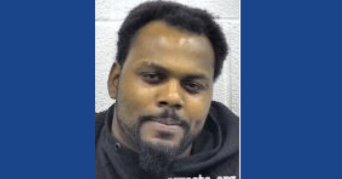 Police searching for wanted fugitive in Ohio