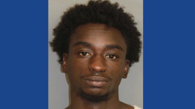 Police searching for wanted fugitive in Alabama