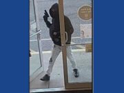 Police searching for suspect following armed robbery of Ohio jewelry store