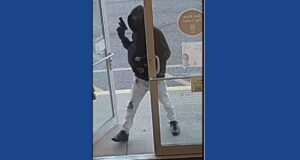 Police searching for suspect following armed robbery of Ohio jewelry store
