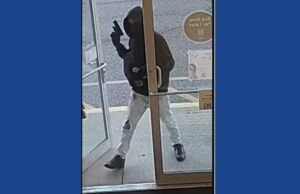 Police searching for suspect following armed robbery of Ohio jewelry store