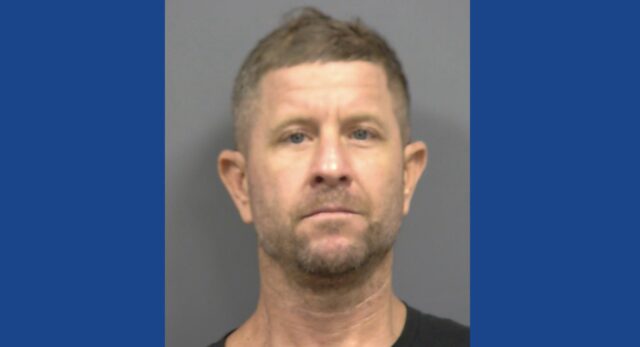 Police searching for wanted fugitive in Florida