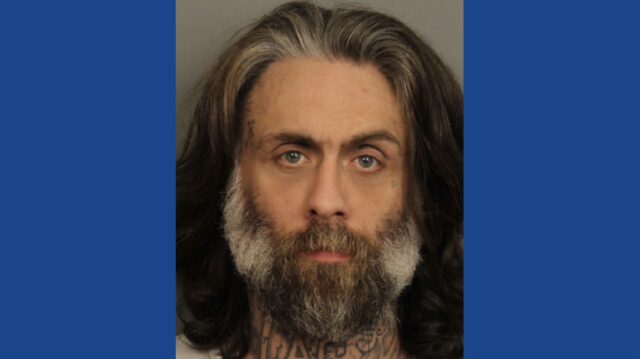 Police searching for wanted fugitive in Alabama