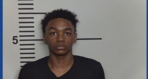 McDonald’s employee arrested for pointing gun at customers in Kentucky