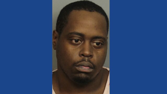 Police searching for wanted fugitive in Alabama