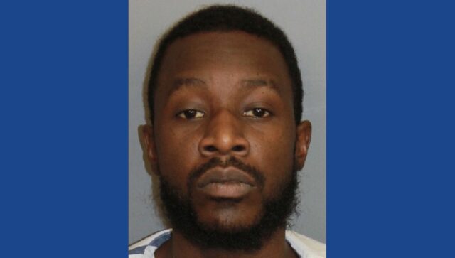 Police searching for wanted fugitive in Alabama