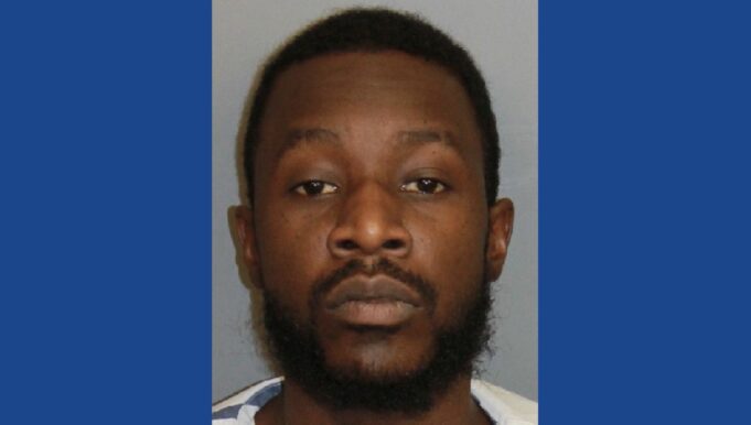Police searching for wanted fugitive in Alabama