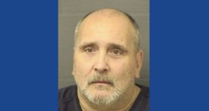 Police searching for wanted theft suspect in Florida