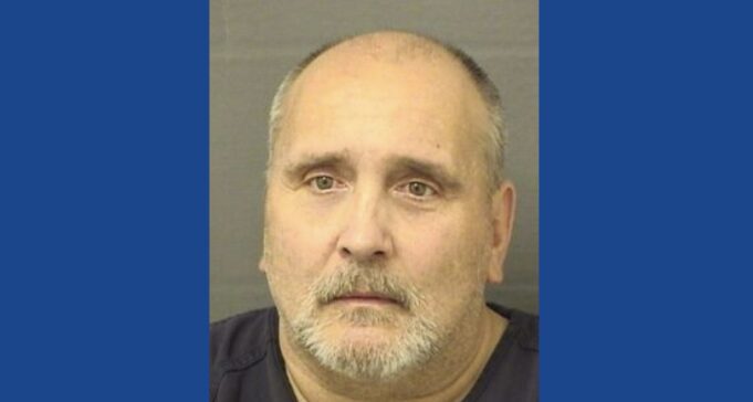 Police searching for wanted theft suspect in Florida