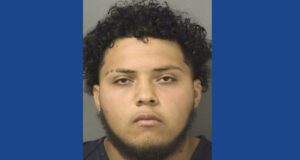 18-year-old arrested after displaying gun at Florida mall