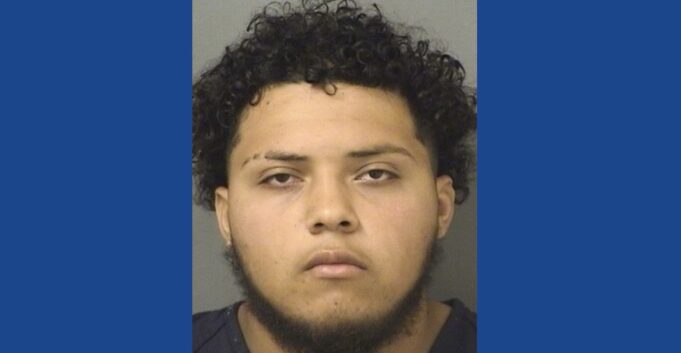 18-year-old arrested after displaying gun at Florida mall