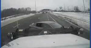 Vehicle crashes into Ohio snowplow on I-77