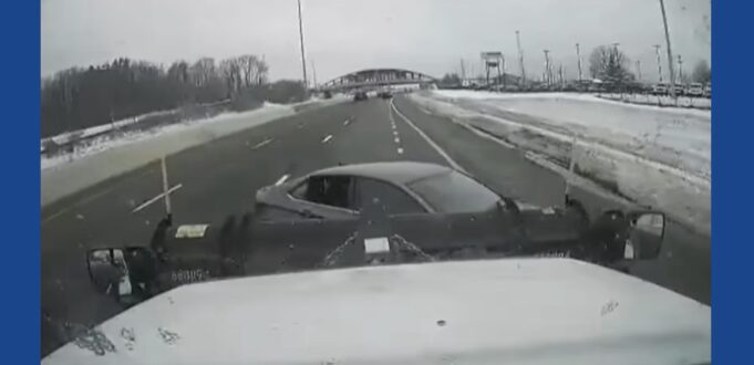 Vehicle crashes into Ohio snowplow on I-77