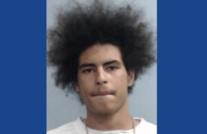 Police searching for wanted fugitive in Kentucky