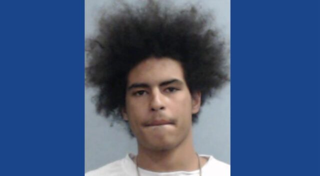 Police searching for wanted fugitive in Kentucky