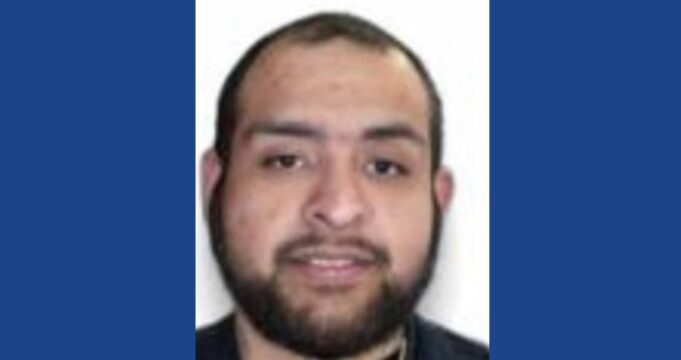 Police searching for wanted stabbing suspect in Tennessee